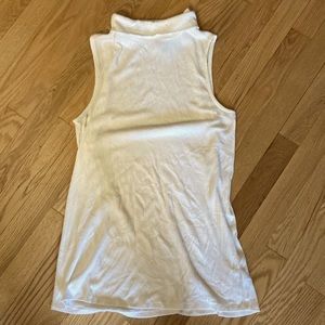 NWOT Torrid Women’s Sleeveless Mock-Turtleneck Top. White Ribbed. Sz. 2
